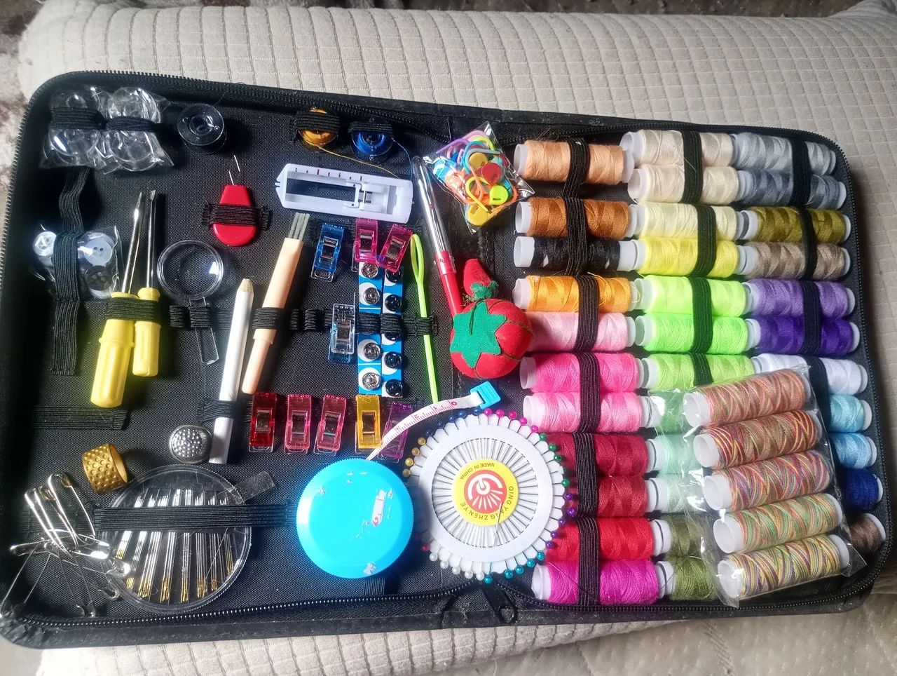 Vendo kit de costura com estojo no precinho 