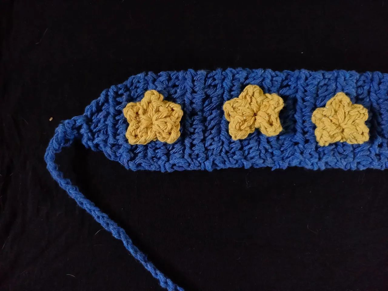 Tiara de Crochê Feita à Mão - Azul com Estrelas Amarelas - Foto 2