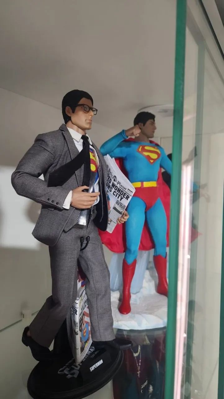 Hot toys superman clark kent cristopher reeve (custom) - Foto 3