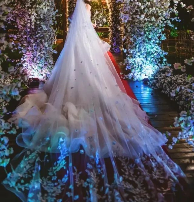 Vestido de noiva e véu - Foto 4