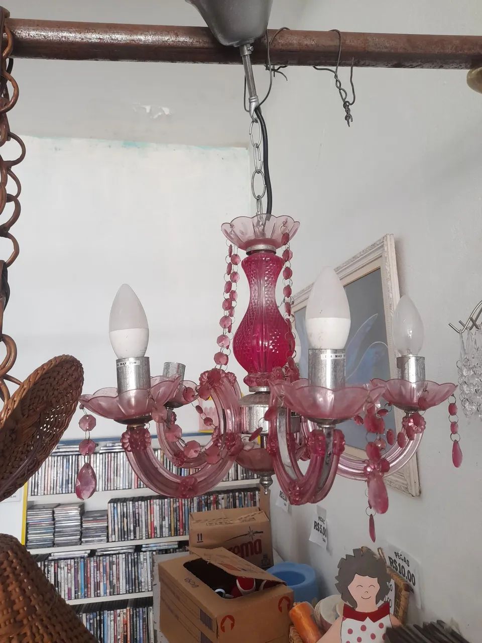 Lustre acrílico e vidro rosa