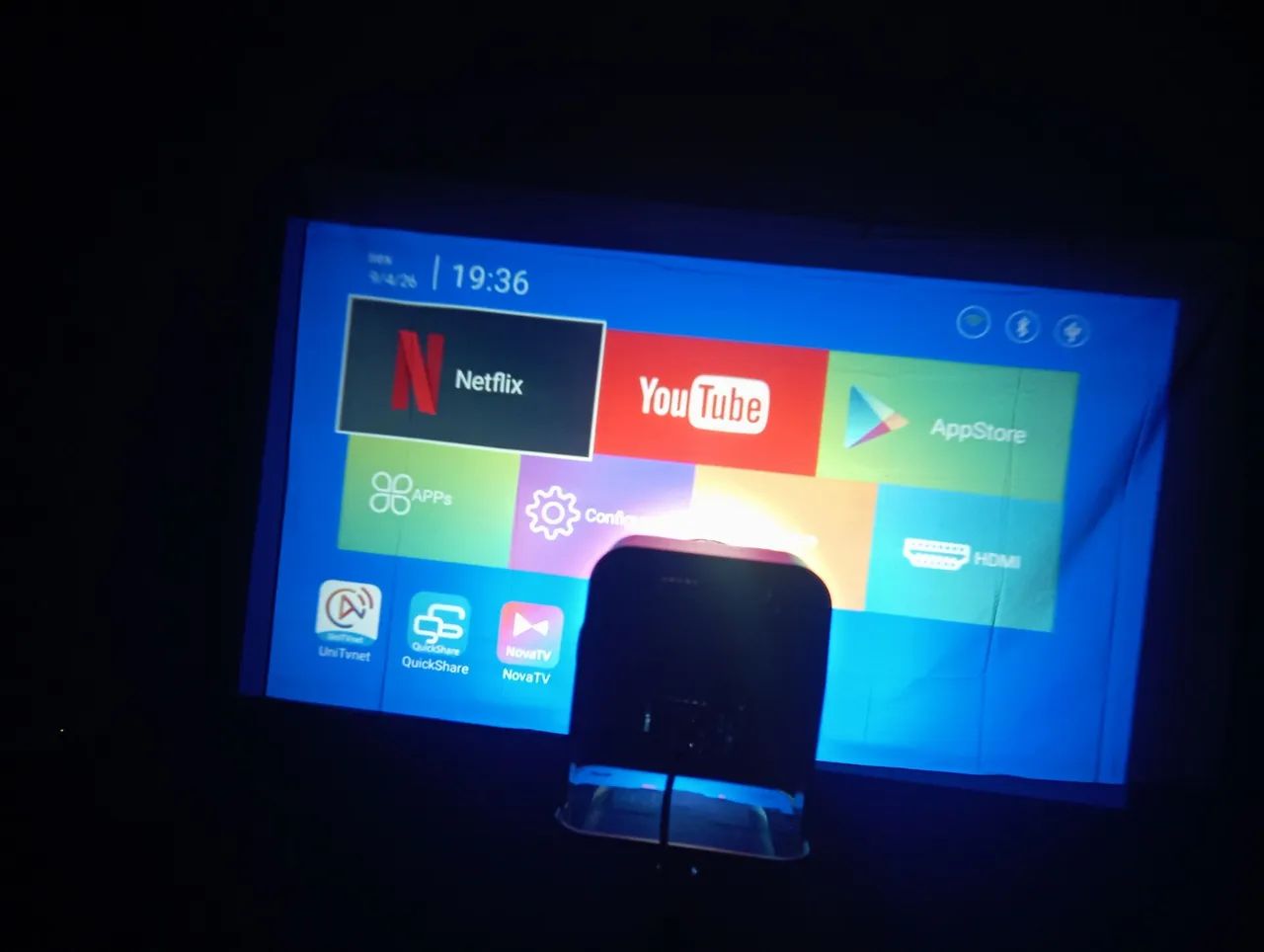 Projetor+ pano tela 100 polegadas+ tripé ( duas vzs de uso com caixa ! - Foto 4
