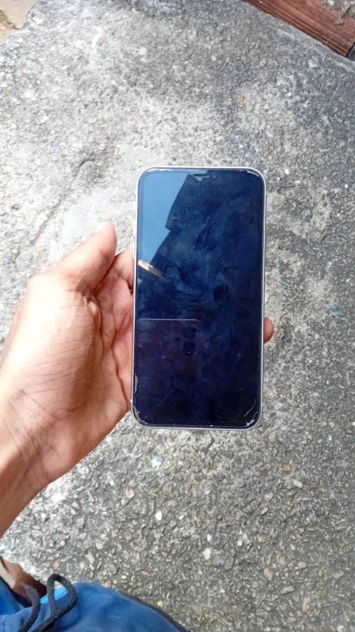 Troco iPhone 11 por o 13 - Foto 2