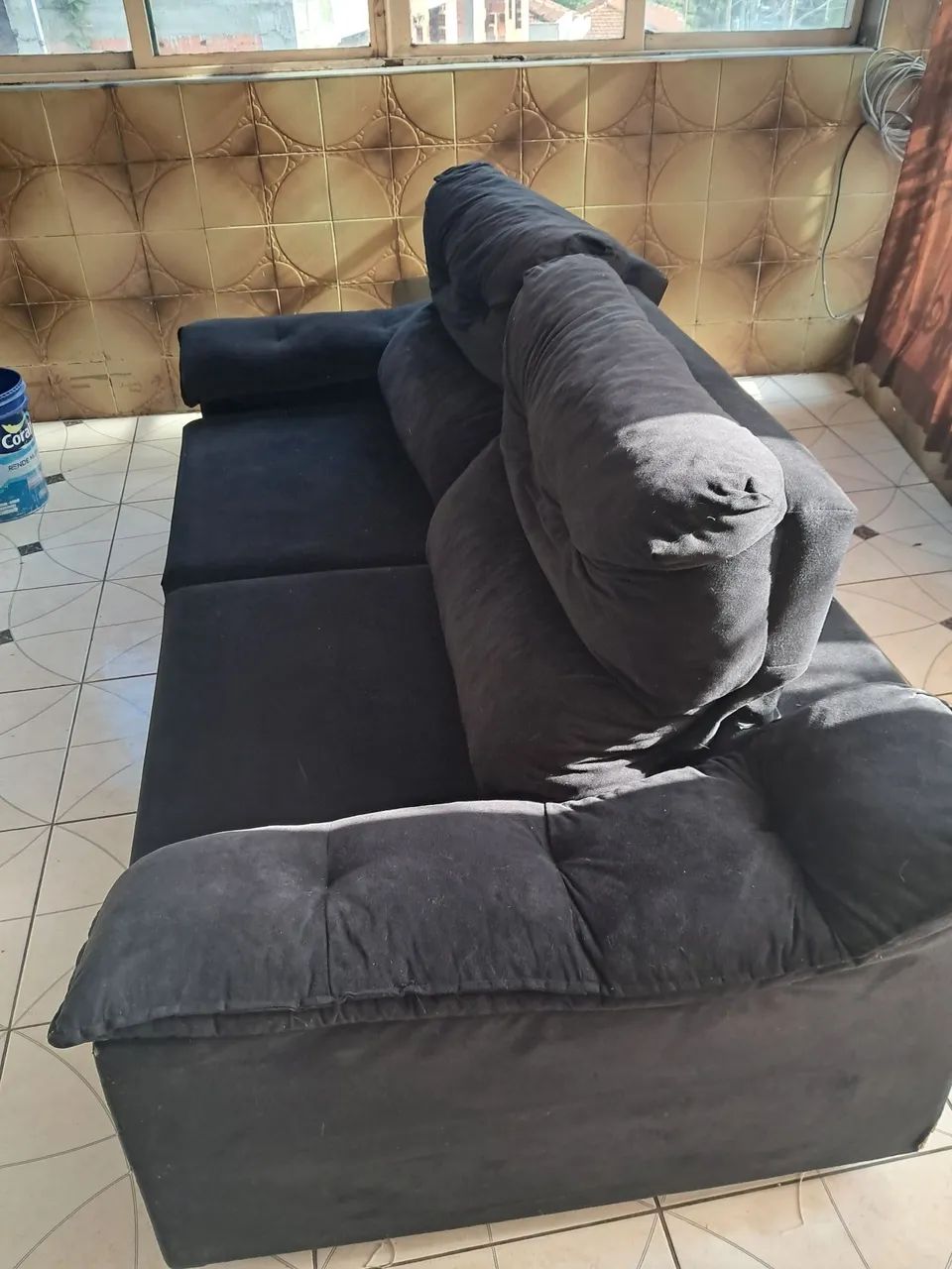 Vendo sofá preto retrátil de 2 lugares  - Foto 2