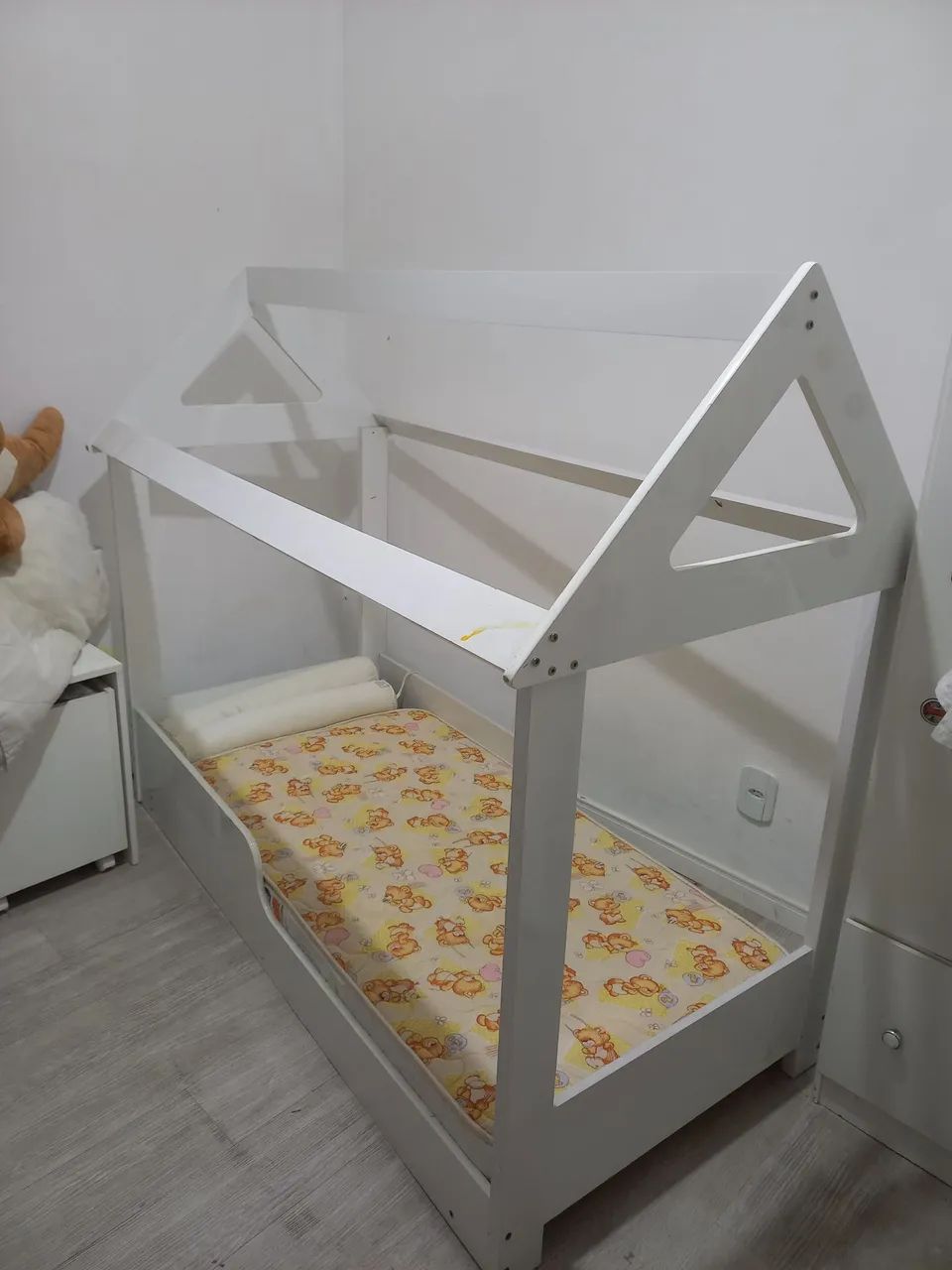 Cama montessoriano.