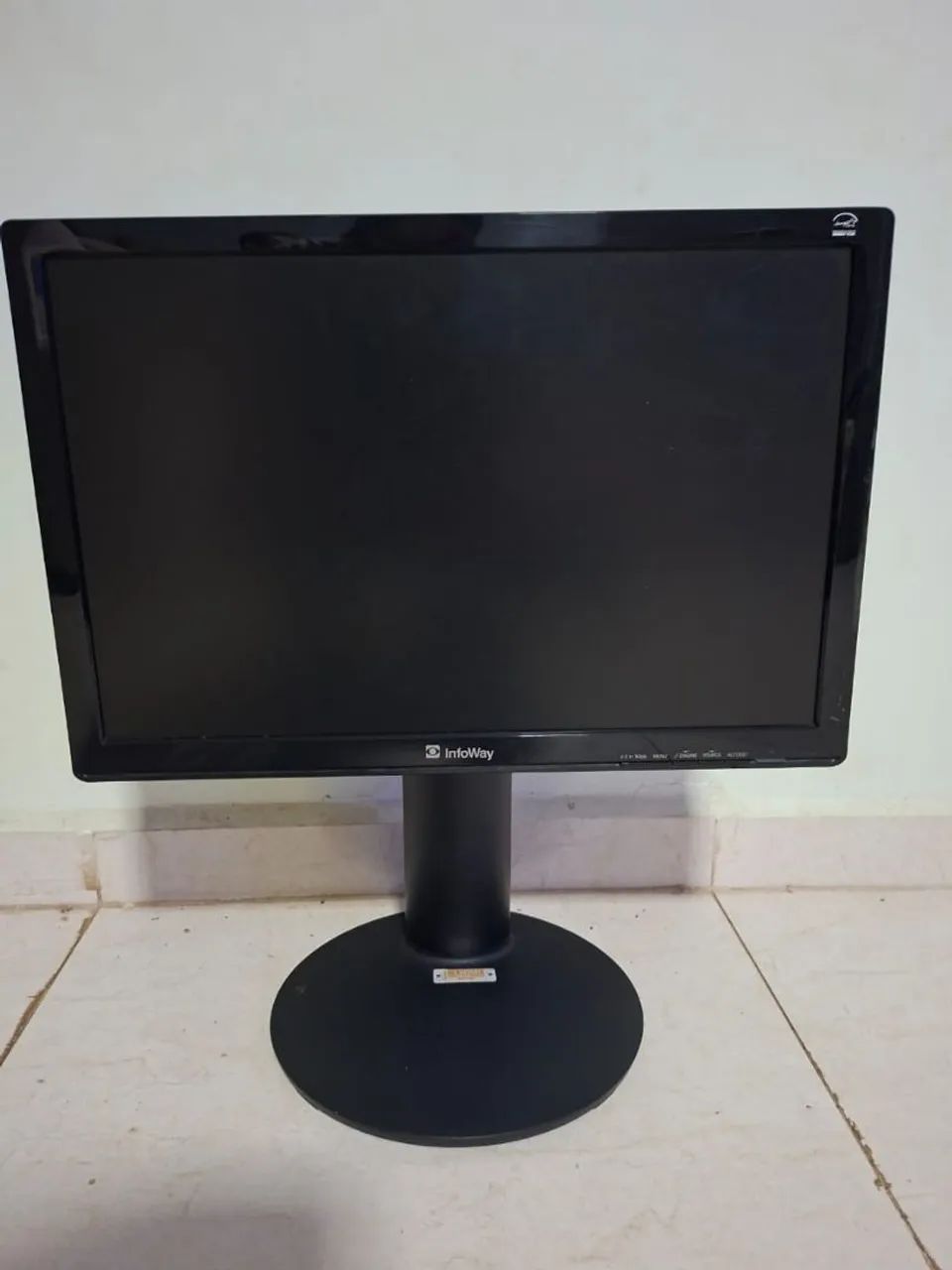 Vendo monitores móvel italtec infoway  com base ergonomica 