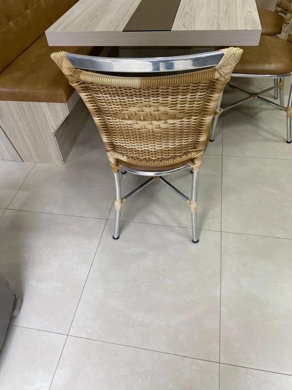 Bancada com cadeira e banquetas - Foto 4