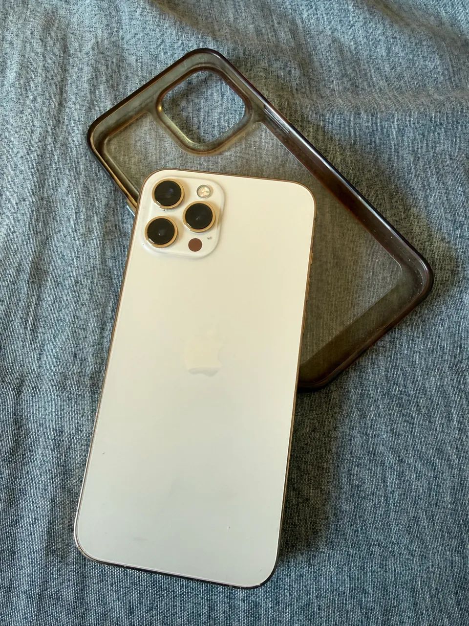 iPhone 12 Pro Max Dourado  - Foto 2