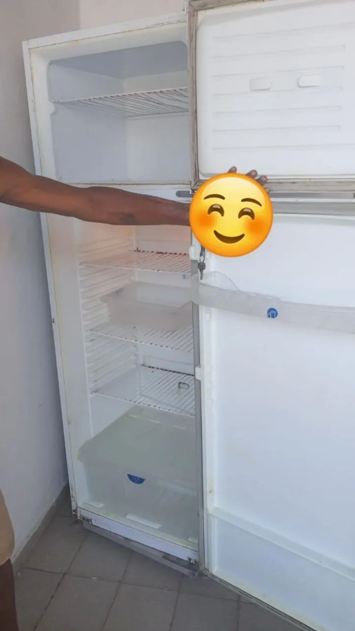2 Geladeira com defeito  - Foto 2