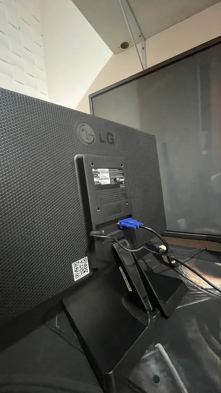 MONITOR 19,5 LG COMPLETO COM CABOS - MUITO POUCO USADO  - Foto 3