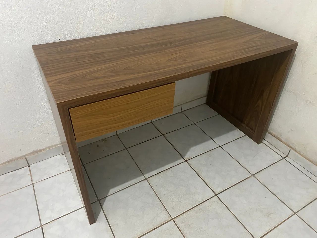Mesa de estudos com gaveta 1,28x59,5