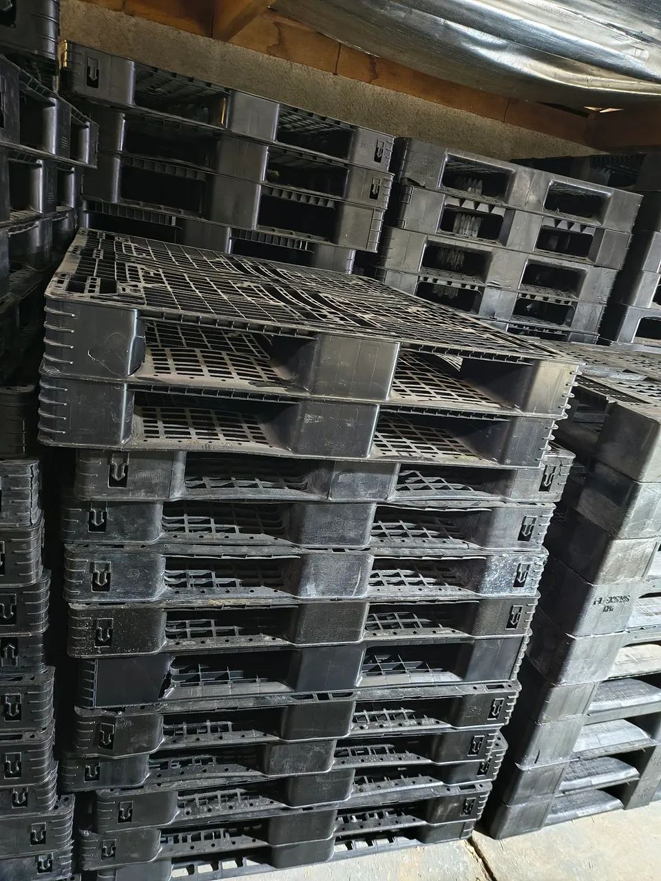 Palletes de plástico 85,00 reais  - Foto 5