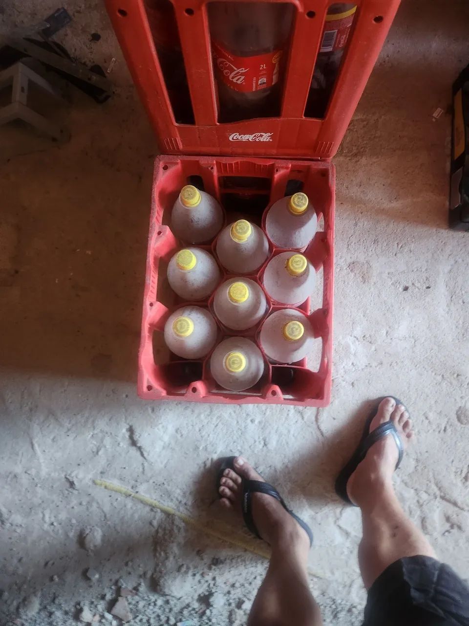 Vasilhames de coca cola 2 litros temos 2 caixas - Foto 3