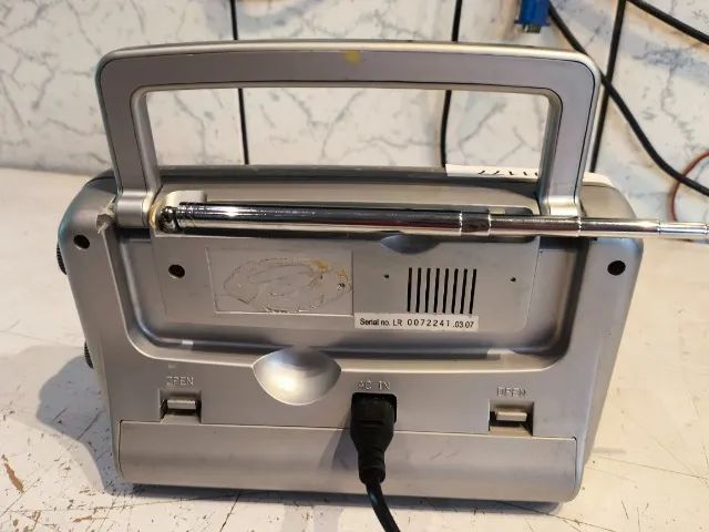 TOSHIBA TR-446 um modelo portátil multibanda (4 faixas) clássico