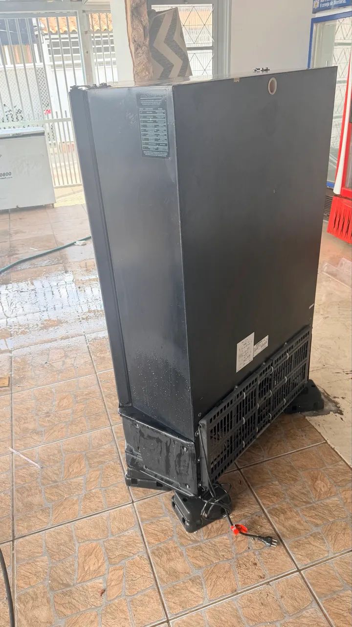 Freezer expositor 2 portas formato triângulo  - Foto 2