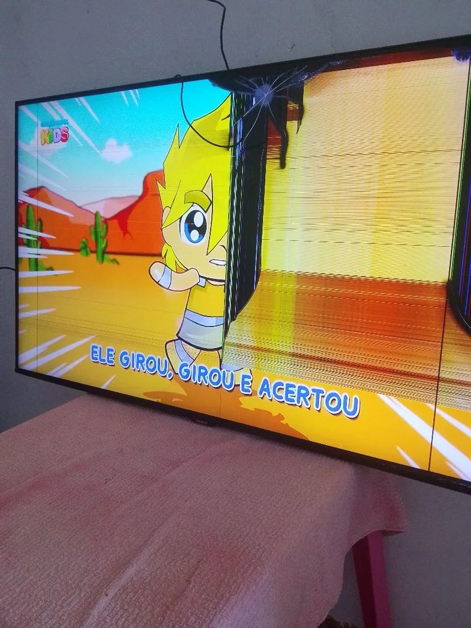 Televisão Samsung 43 polegadas trincada mas funcionando 