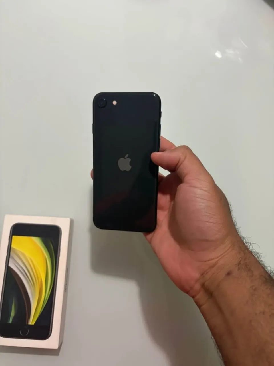 iPhone SE em bom estado 