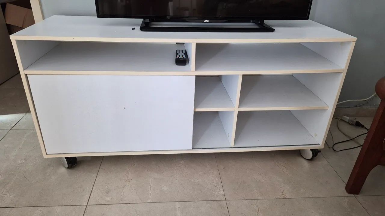 Rack Branco para TV com Rodinhas - Usado e Conservado - Foto 2