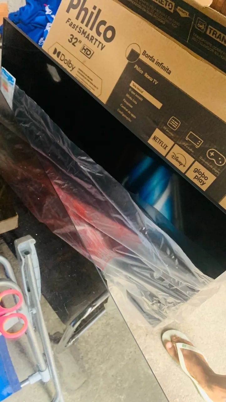 Philco roku TV 32 polegadas, lacrada e pra vender logo - Foto 2