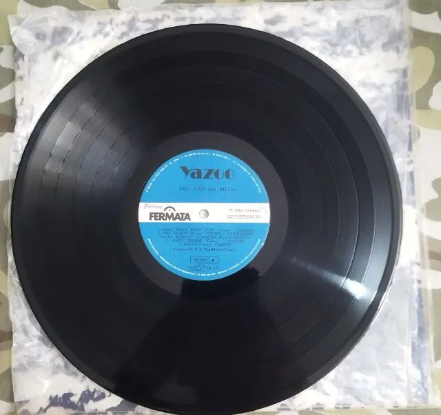 LP Vinil Yazoo You And Me Both Com Encarte (Promo Copy) EX/VG+ - Foto 5
