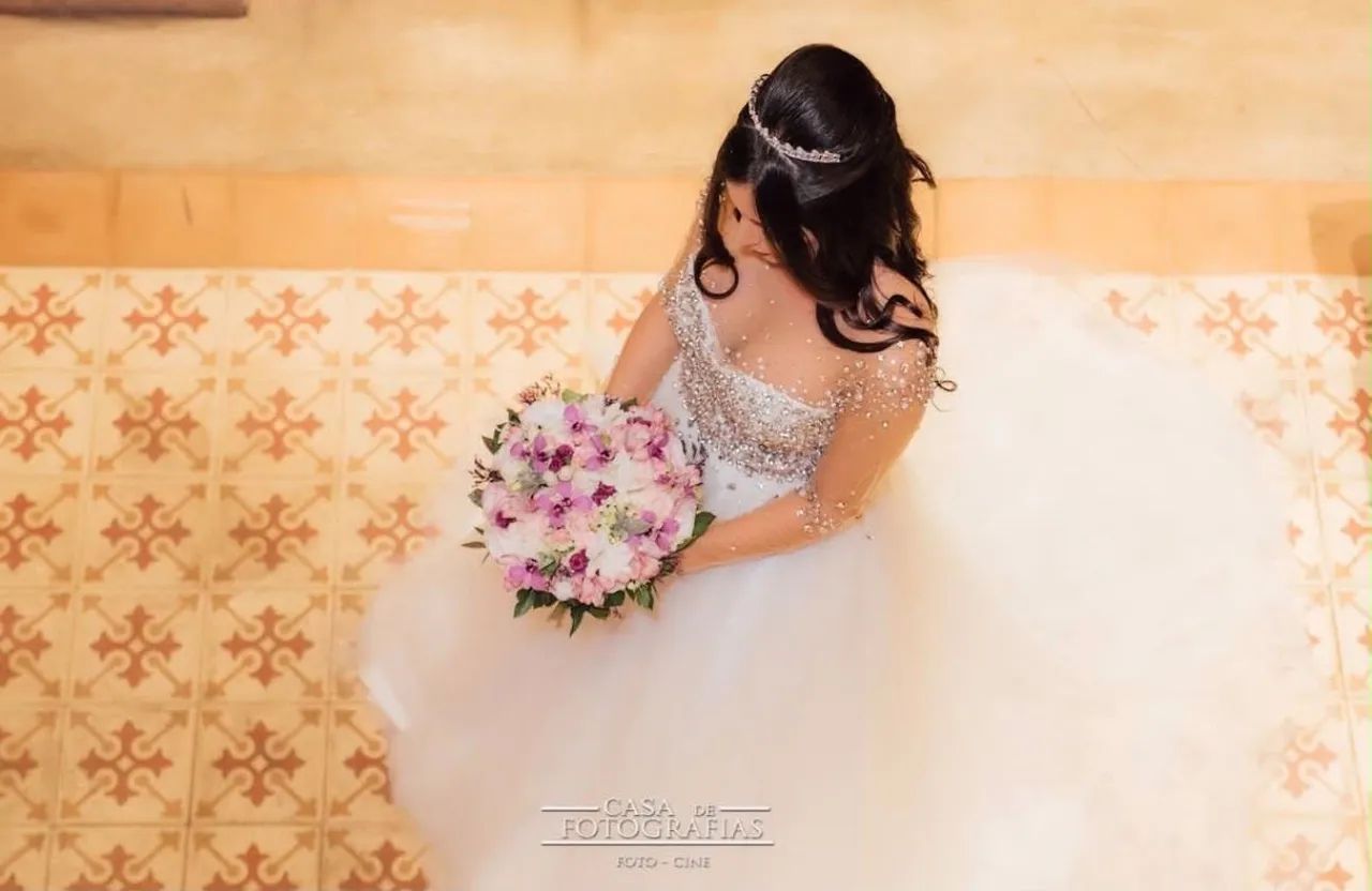 VESTIDO DE CASAMENTO ESTILO PRINCESA  - Foto 5
