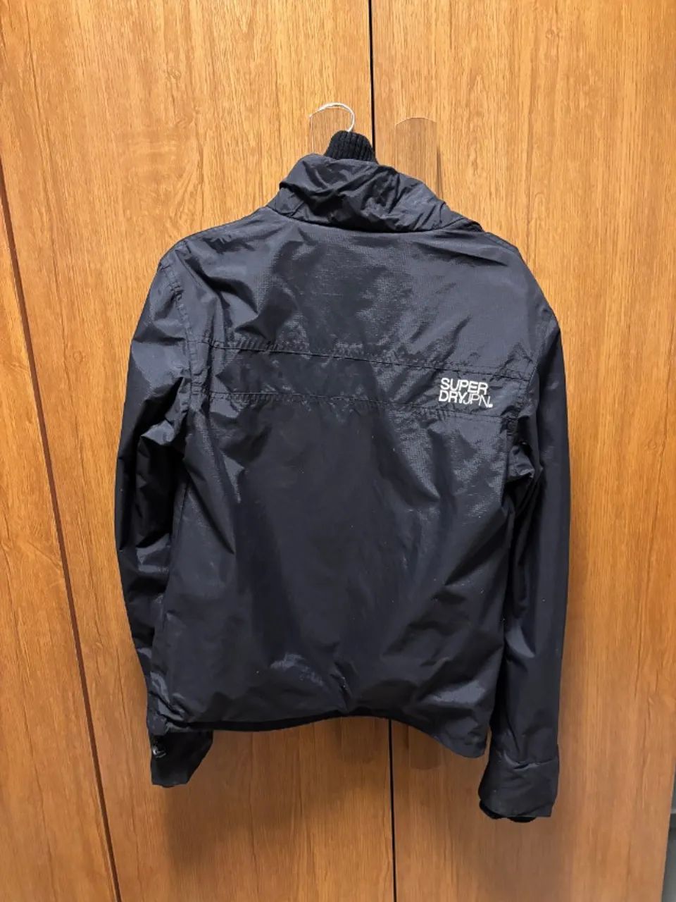 jaqueta inglesa superdry jpn - impermeável e forrada - Foto 2