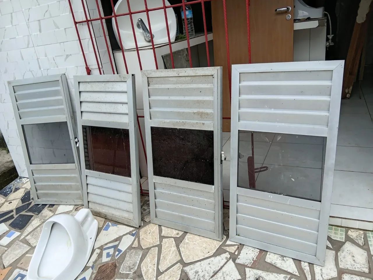 Janela de alumínio e vidro  - Foto 3