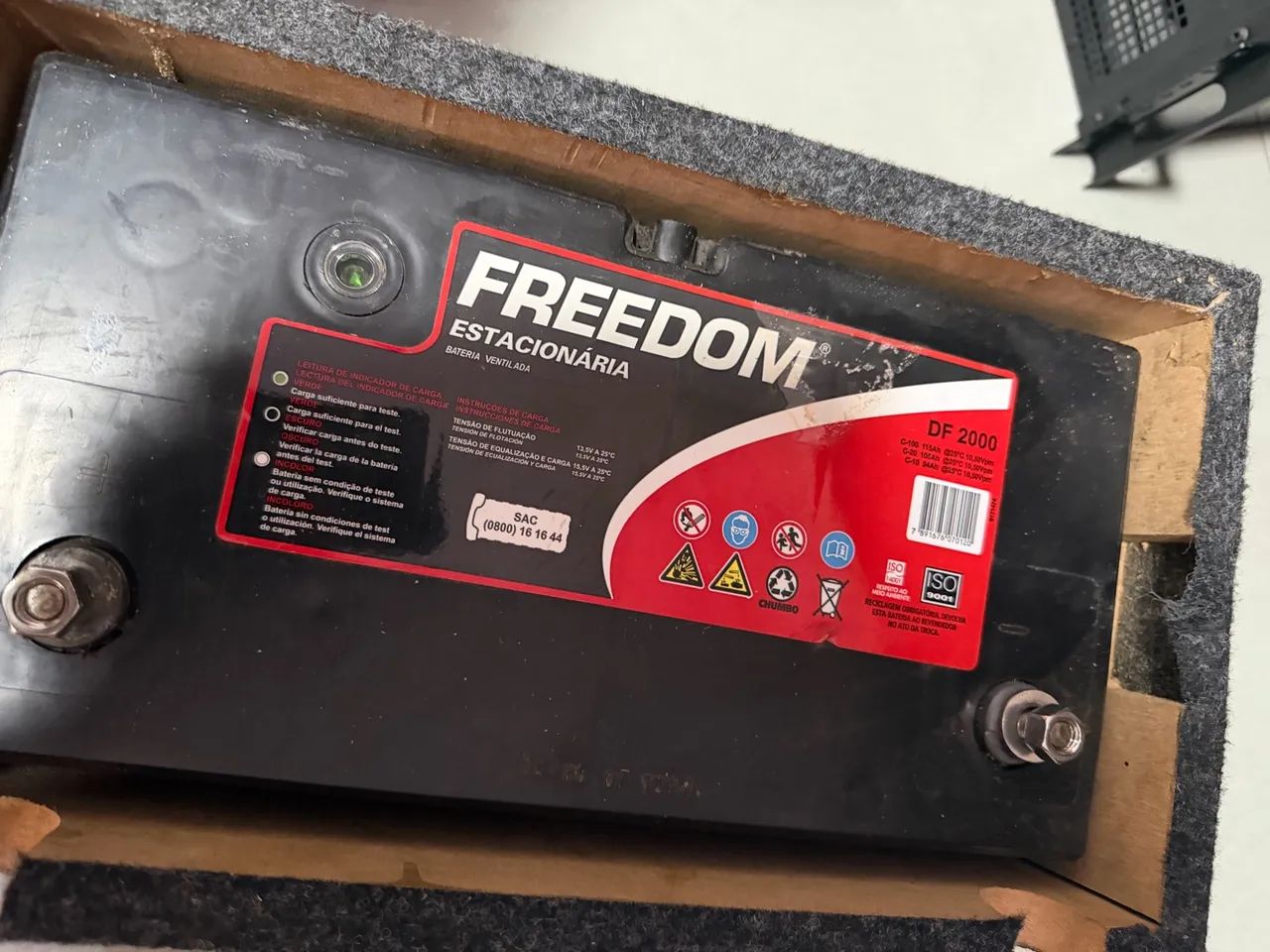 Bateria estacionária Freedom DF2000