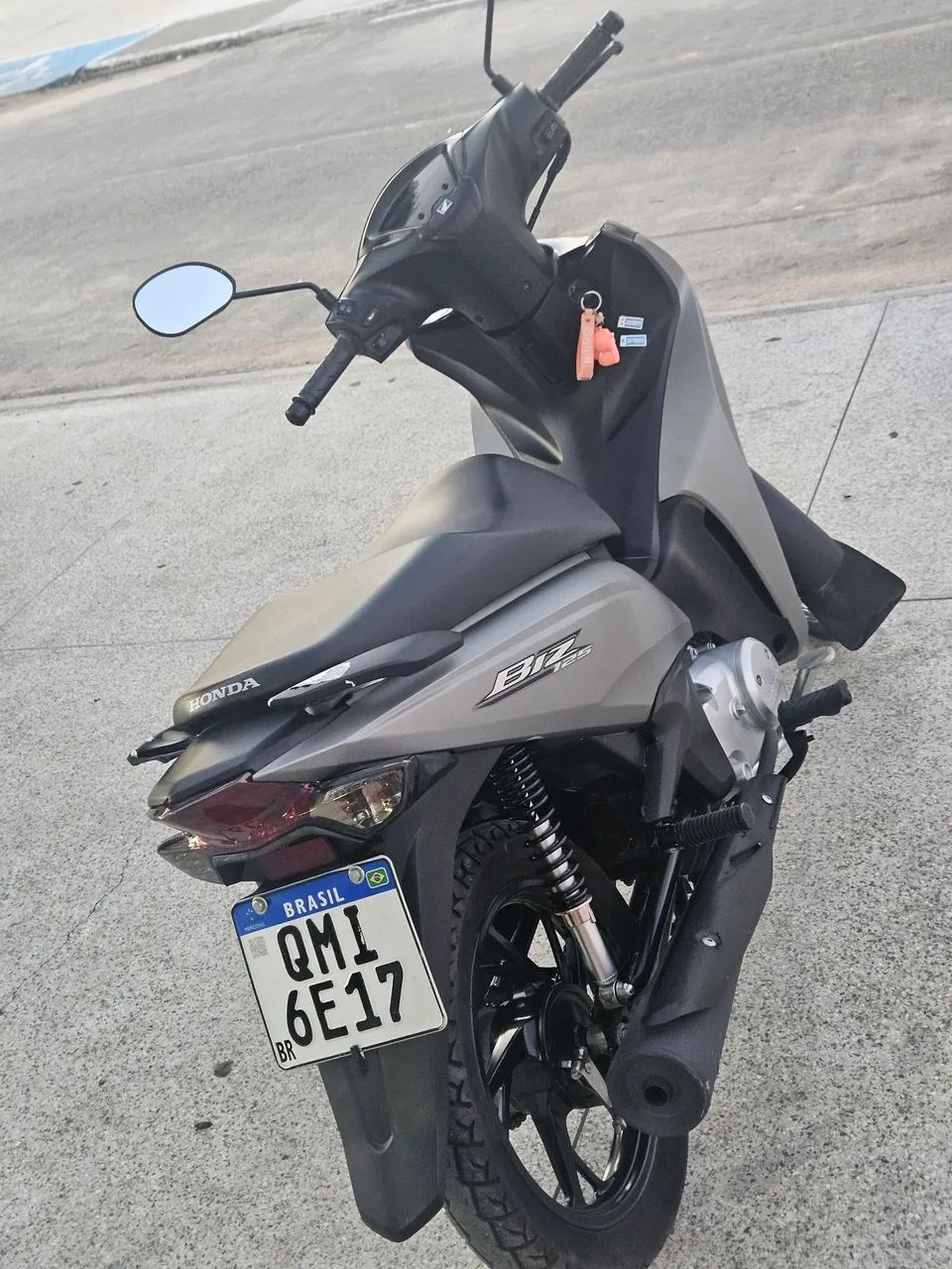 Vendo biz semi nova 