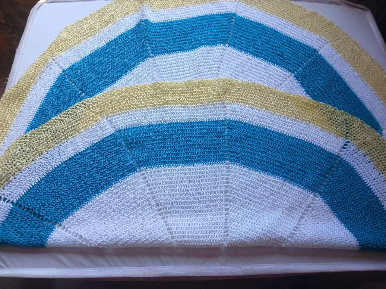FEITO A MAO  DE CROCHE