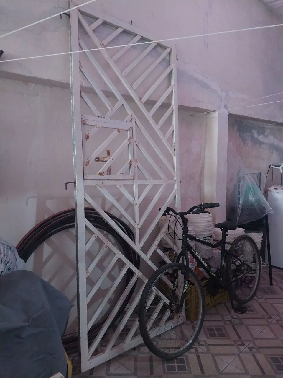 Vende- se 01 grade pra muro
