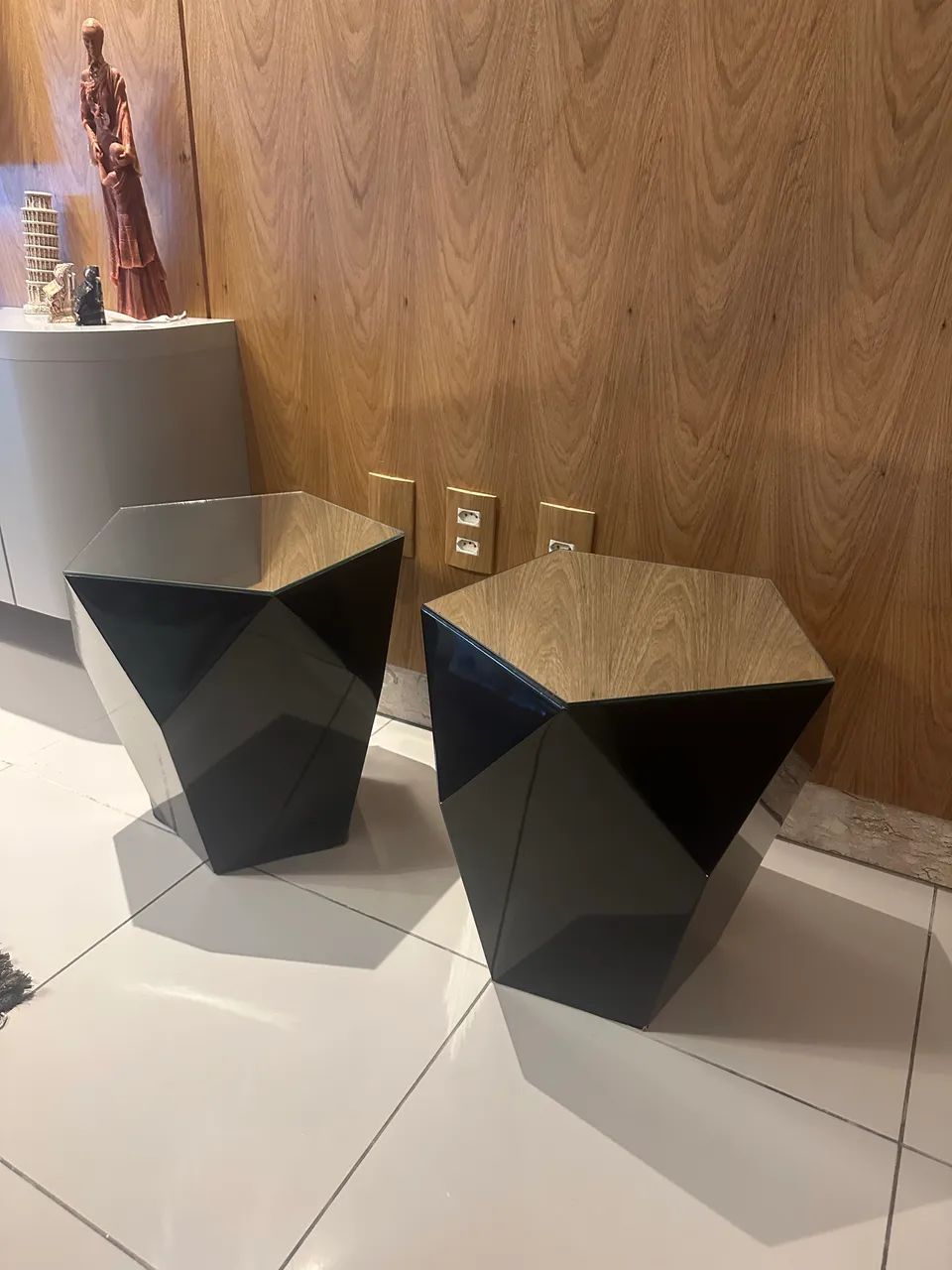 Banco / mesa com tampo de espelho 