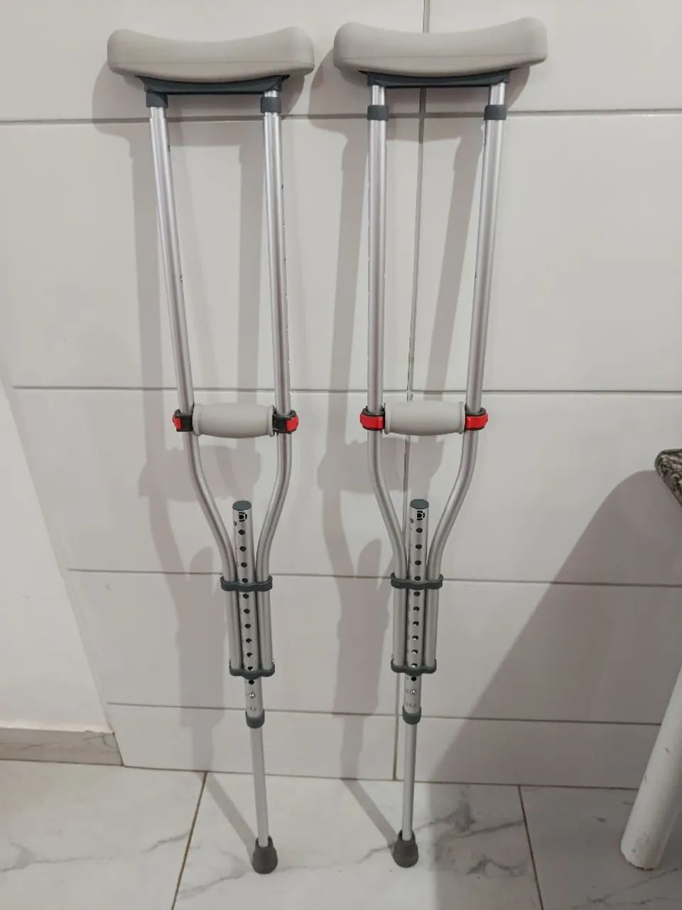 Muleta axilar ortopédica alumínio 3 regulagens (par)