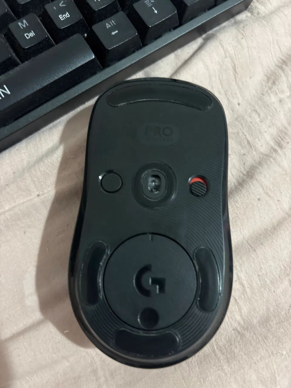 MOUSE LOGITECH G PRO WIRELESS + TECLADO DE BRINDE  - Foto 2