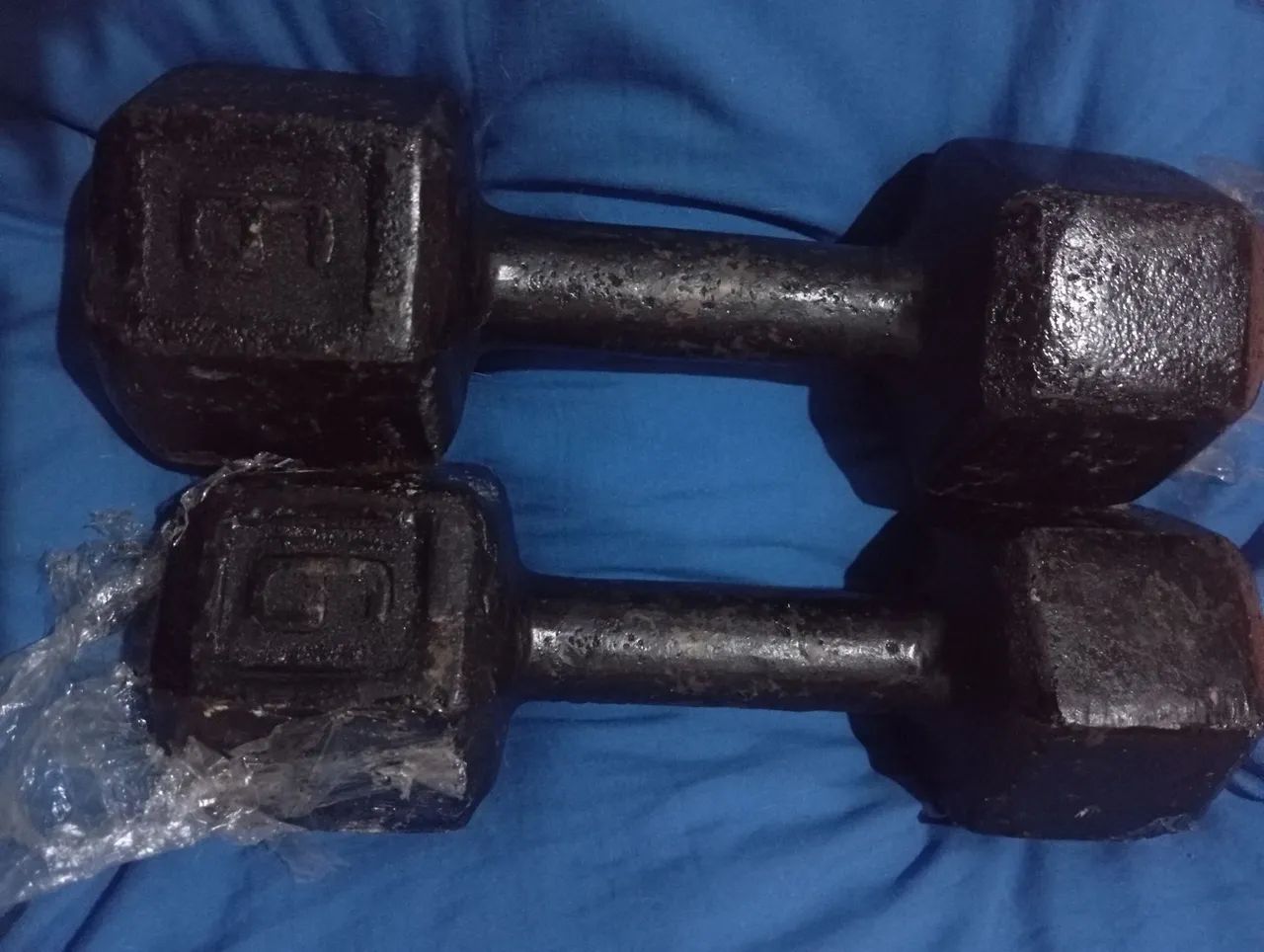Halteres, pesos 6 kg.  Os 2 por 100 - Foto 4