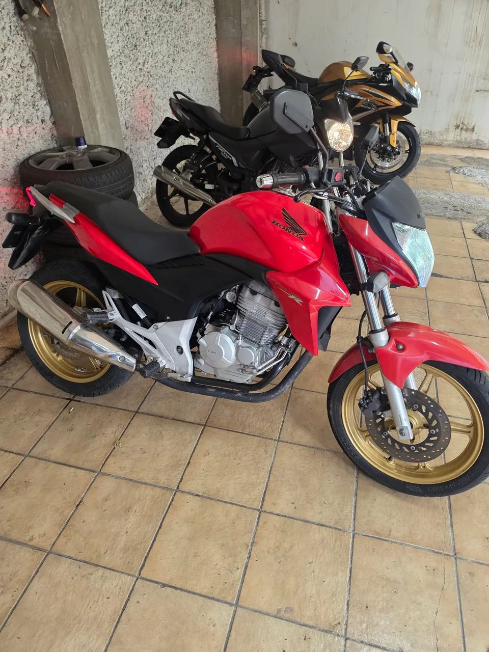 Cb 300R