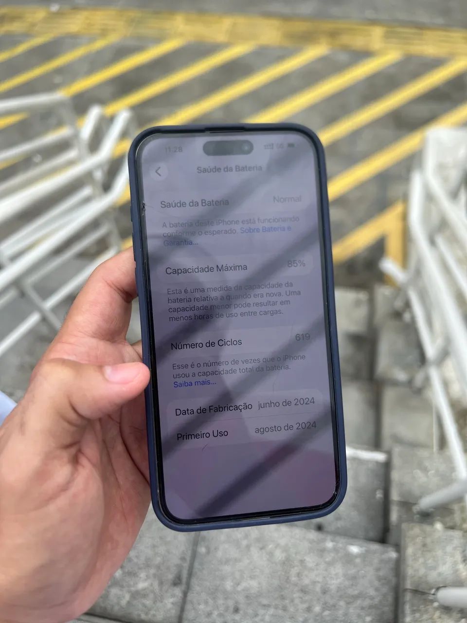 Vendo iPhone 15 pro Max Silver 256g - Celulares e Smartphones