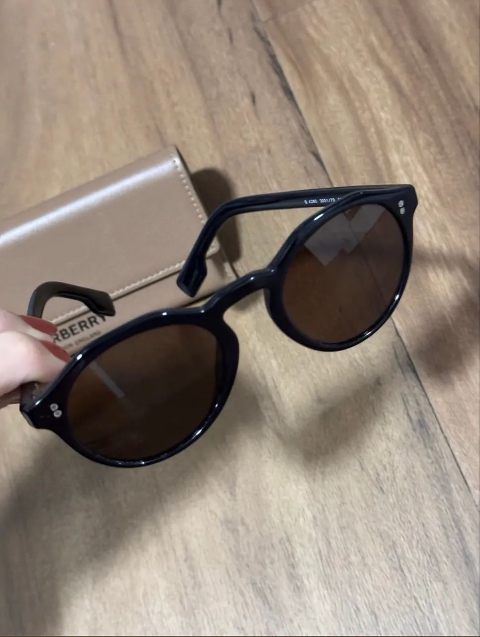 Óculos de Sol Burberry Square Pretos (0BE4280 3001/73-50) - Foto 4