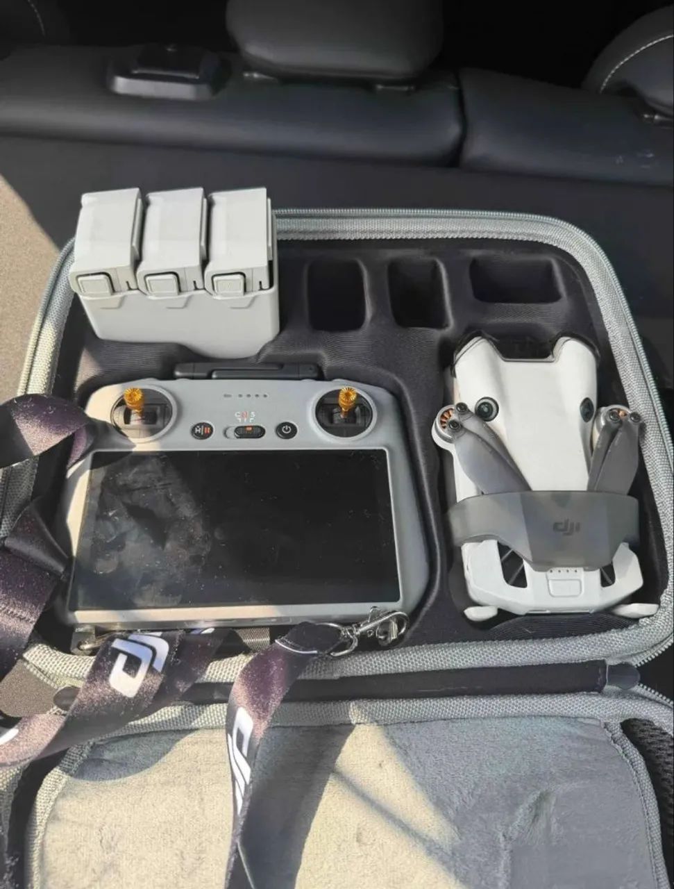 Drone DJI Mini 4 Pro - Fly More Combo (DJI RC 2) - Foto 2