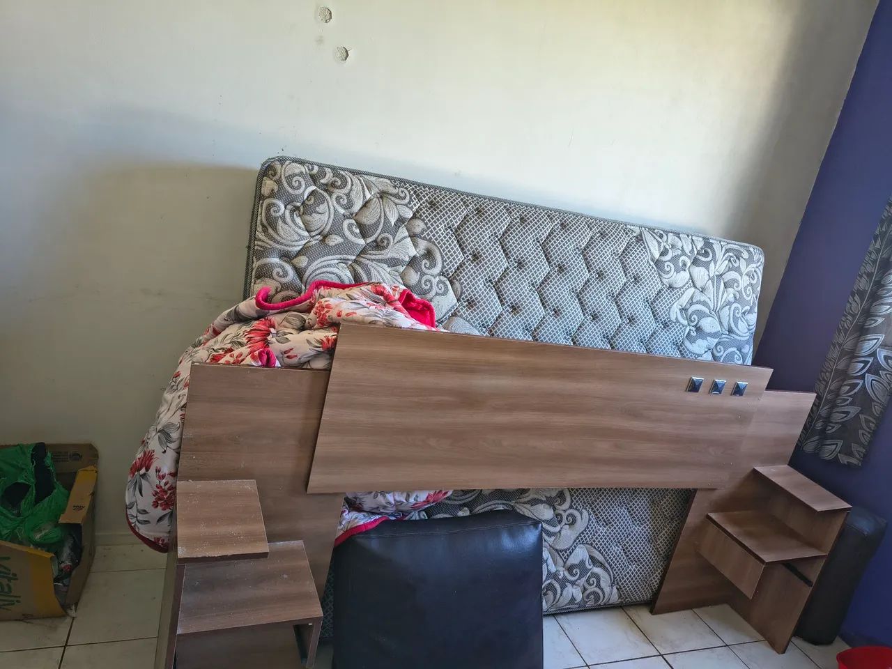 Vendo cama colchão de molas e base.