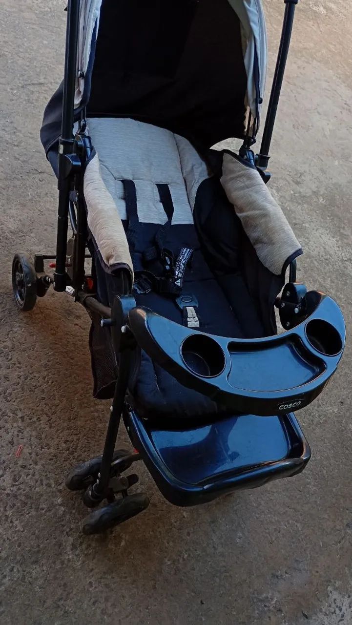 Vendo Carrinho + bebê conforto 