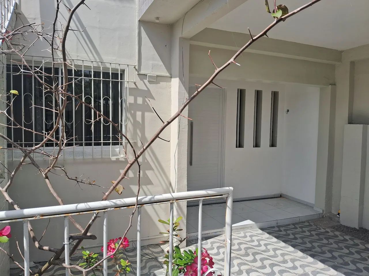 Alugo Casa Térrea *  1.700