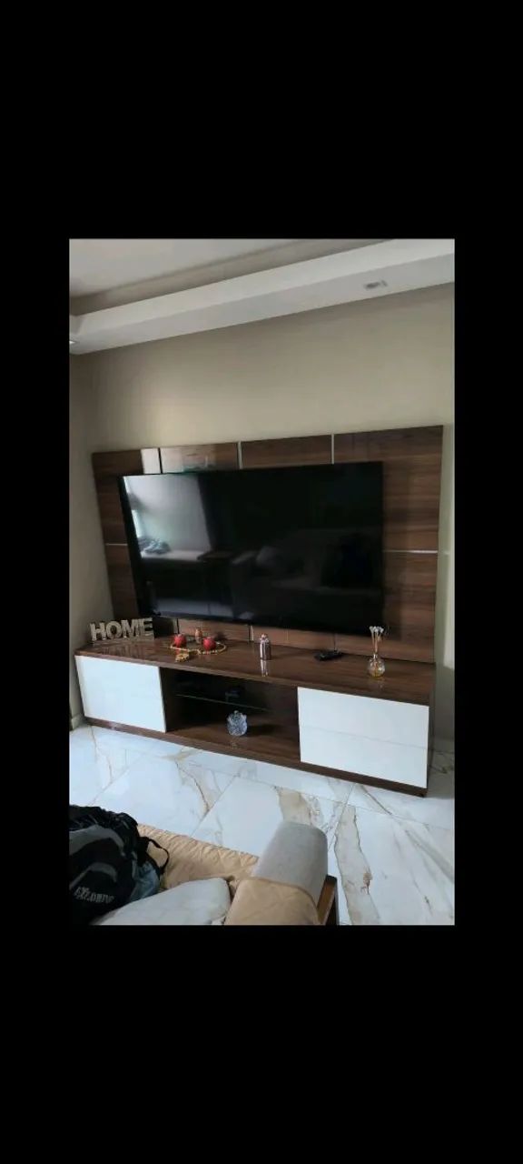 Painel de TV Amadeirado com Rack Incluso (Suporta até 75 polegadas)