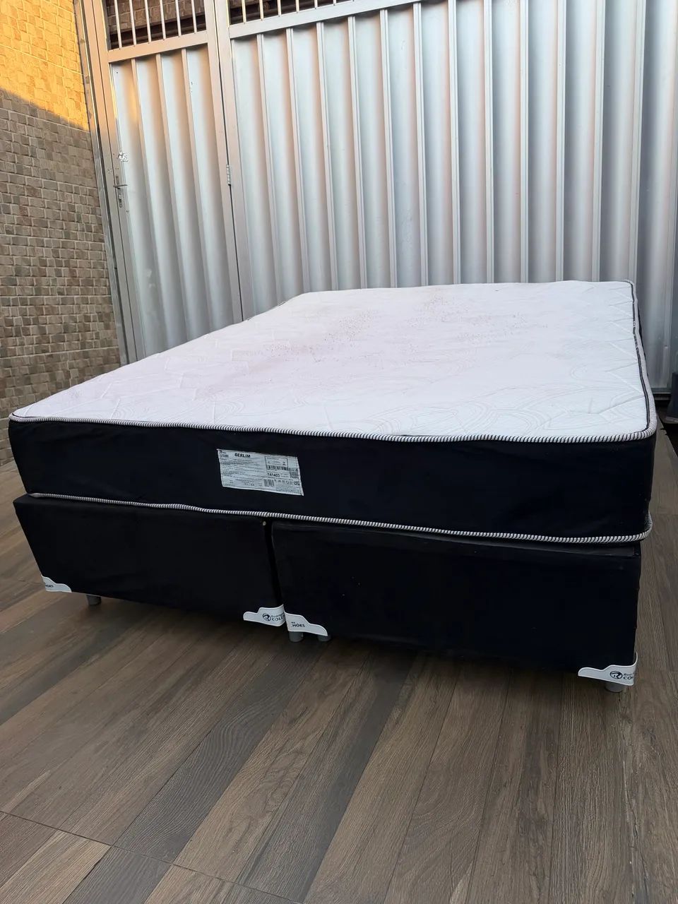 Cama box Queen molas ensacadas 