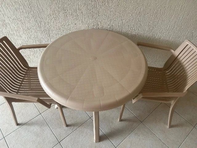 Mesa Redonda com 2 Cadeiras - Excelente Estado - Foto 2