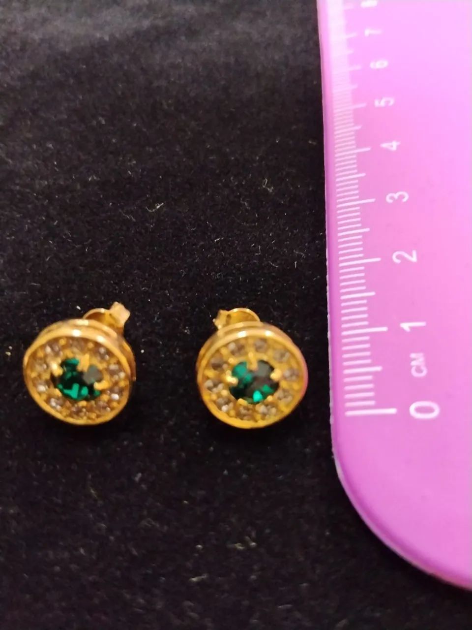 Brinco Flor Trabalhado c Strass Foleado a Ouro - Foto 3