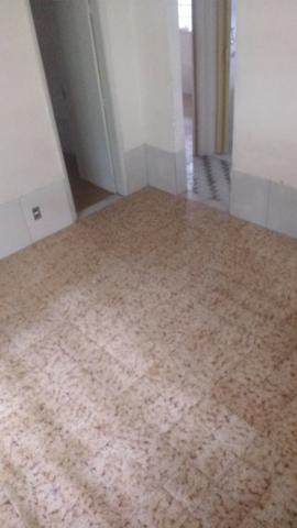 Casa tipo apto térreo 2 qts grandes, e pequeno quintal - desocupado - Nilópolis - Foto 18