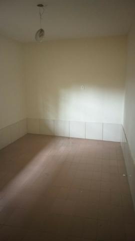 Casa tipo apto térreo 2 qts grandes, e pequeno quintal - desocupado - Nilópolis - Foto 15