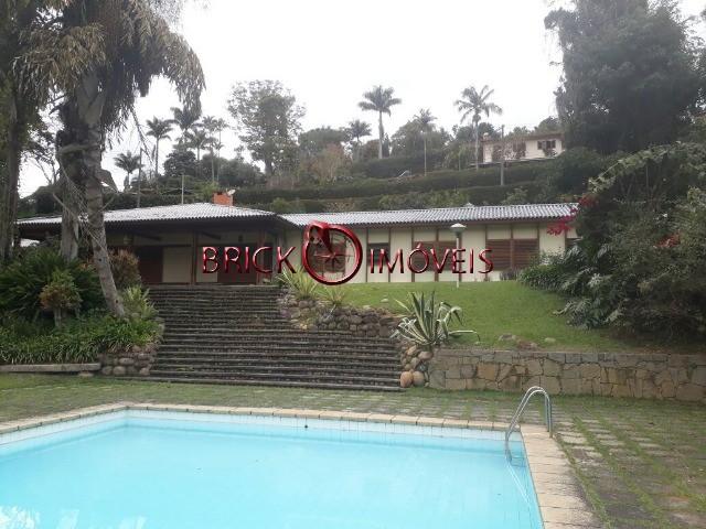 Excelente sítio com área de 10 mil m² com casa principal, casa de caseiro e área de lazer. - Foto 2