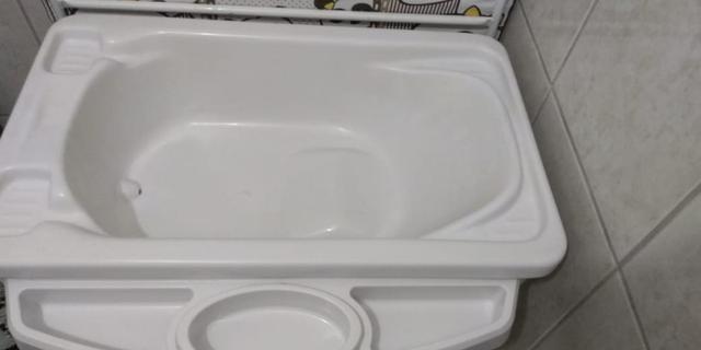Berço, colchão e banheira com trocador - Foto 6